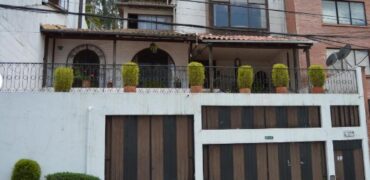 Se Vende Hermosa Casa Con Acabados Exelentes En JARDINES DEL BATAN
