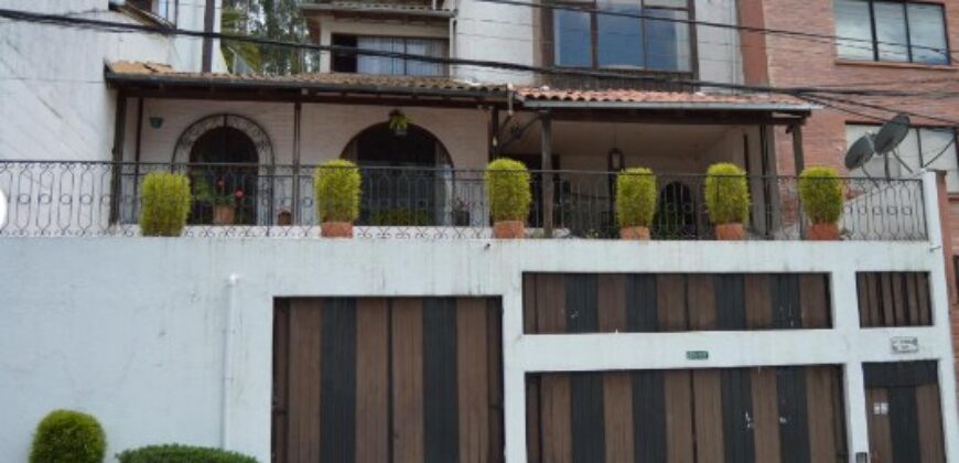 Se Vende Hermosa Casa Con Acabados Exelentes En JARDINES DEL BATAN