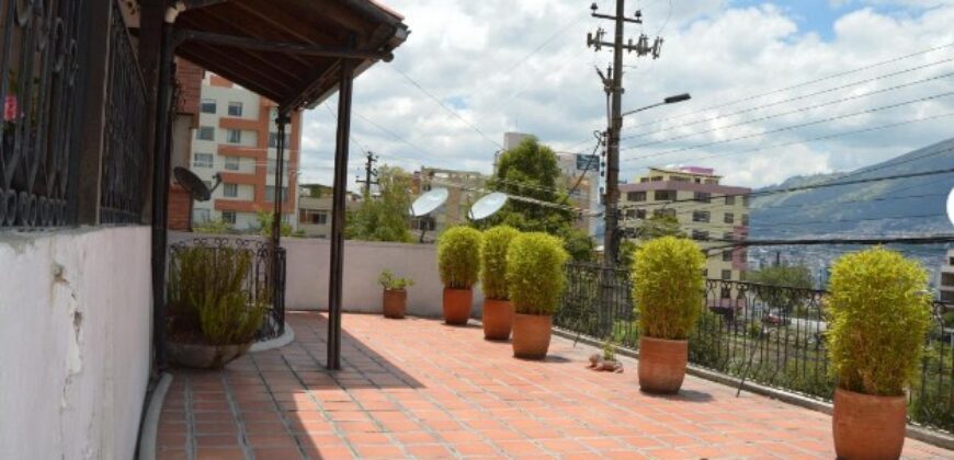 Se Vende Hermosa Casa Con Acabados Exelentes En JARDINES DEL BATAN