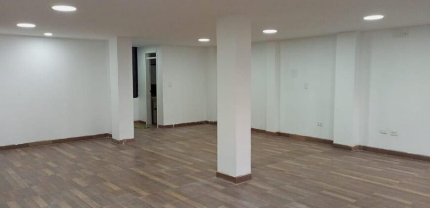Arriendo dos oficinas nuevas Sec. Chillogallo 85 m², Alto Flujo Comercial!