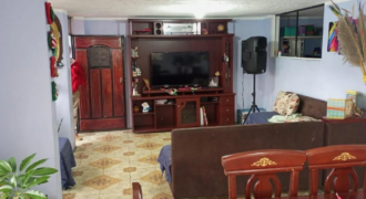 Casa 241 m² en 330 m² de Terreno Sec Esc. Riobamba