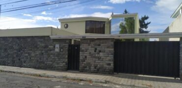 Casa en Venta 322m² con Mini Departamento pomasqui.