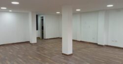 Oficina de Arriendo en lugar comercial sobre la Av Mariscal Sucre , Chillogallo ,Sur de Quito