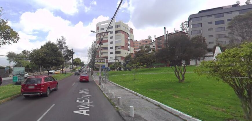 Casa de VENTA AL Norte de la ciudad, 502m2 con excelentes acabados, Sector el Batán, Quito, Ecuador.
