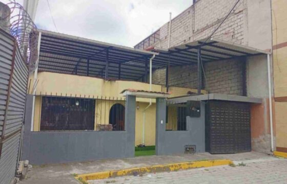 Casa de VENTA en QUITUMBE a 10 minutos de la parada del Metro y el Terminal al Sur de Quito, Ecuador.