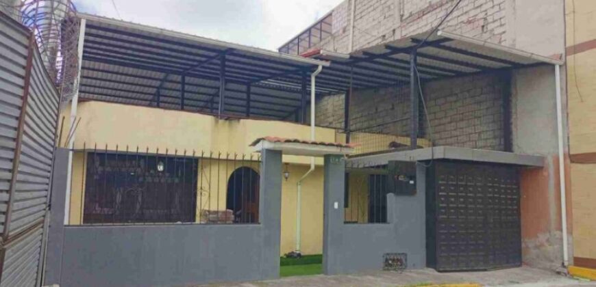 Casa de VENTA en QUITUMBE a 10 minutos de la parada del Metro y el Terminal al Sur de Quito, Ecuador.