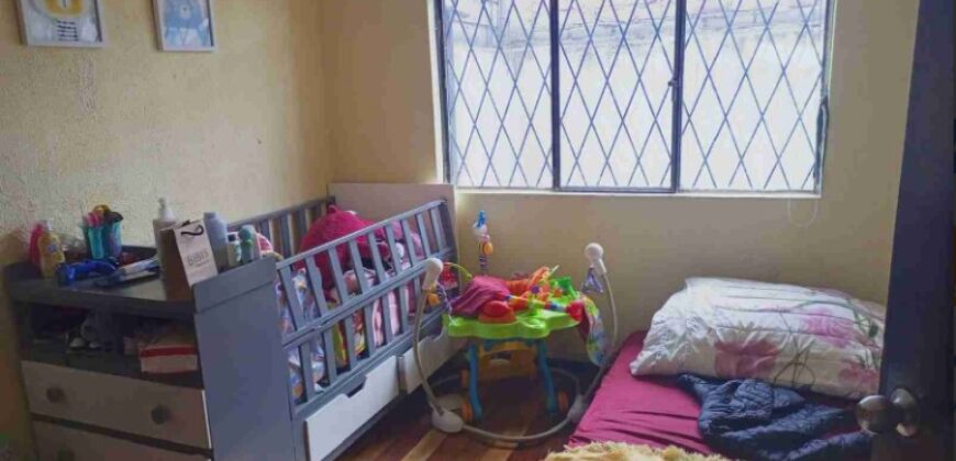 Casa de VENTA en QUITUMBE a 10 minutos de la parada del Metro y el Terminal al Sur de Quito, Ecuador.