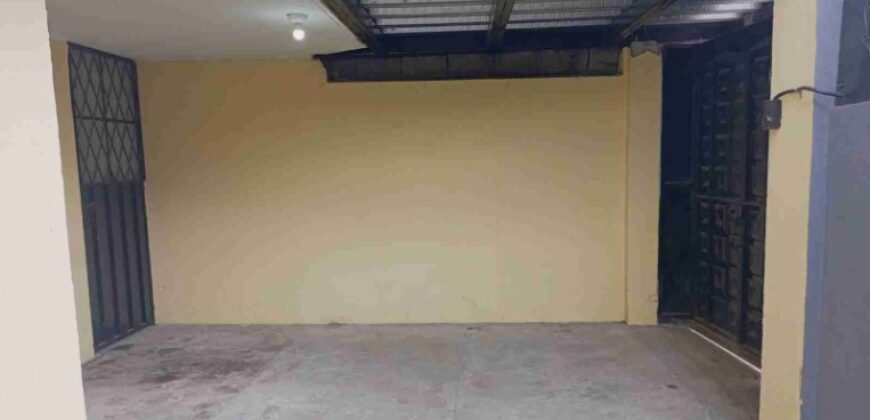 Casa de VENTA en QUITUMBE a 10 minutos de la parada del Metro y el Terminal al Sur de Quito, Ecuador.