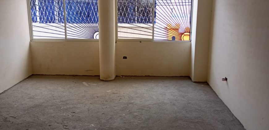 Casa de venta de oportunidad, 348m2 de construcción en 180m2 de terreno, a 100m2 de la Av. Martha Bucaram, Cdla Ibarra Quito, Ecuador