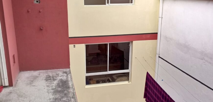 Casa de venta de oportunidad, 348m2 de construcción en 180m2 de terreno, a 100m2 de la Av. Martha Bucaram, Cdla Ibarra Quito, Ecuador