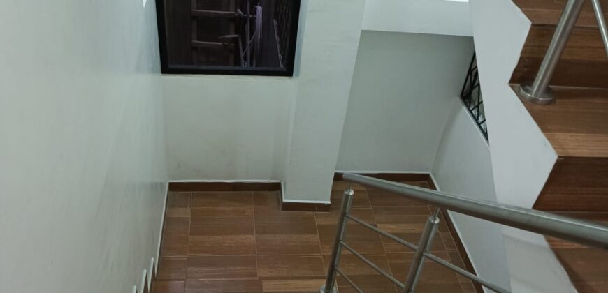 Oficina de Arriendo en lugar comercial sobre la Av Mariscal Sucre , Chillogallo ,Sur de Quito