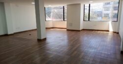 Oficina de Arriendo en lugar comercial sobre la Av Mariscal Sucre , Chillogallo ,Sur de Quito