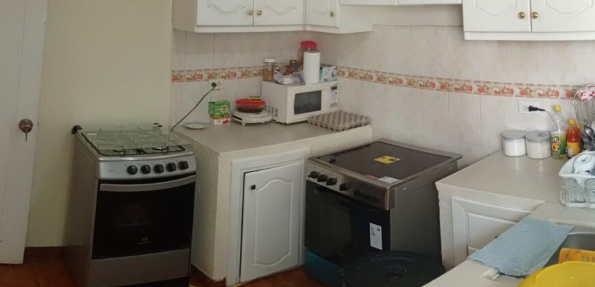 CASA de VENTA en Conjunto Habitacional a 2 cuadras de Av. Geovanny Calles, Calderón, Ecuador